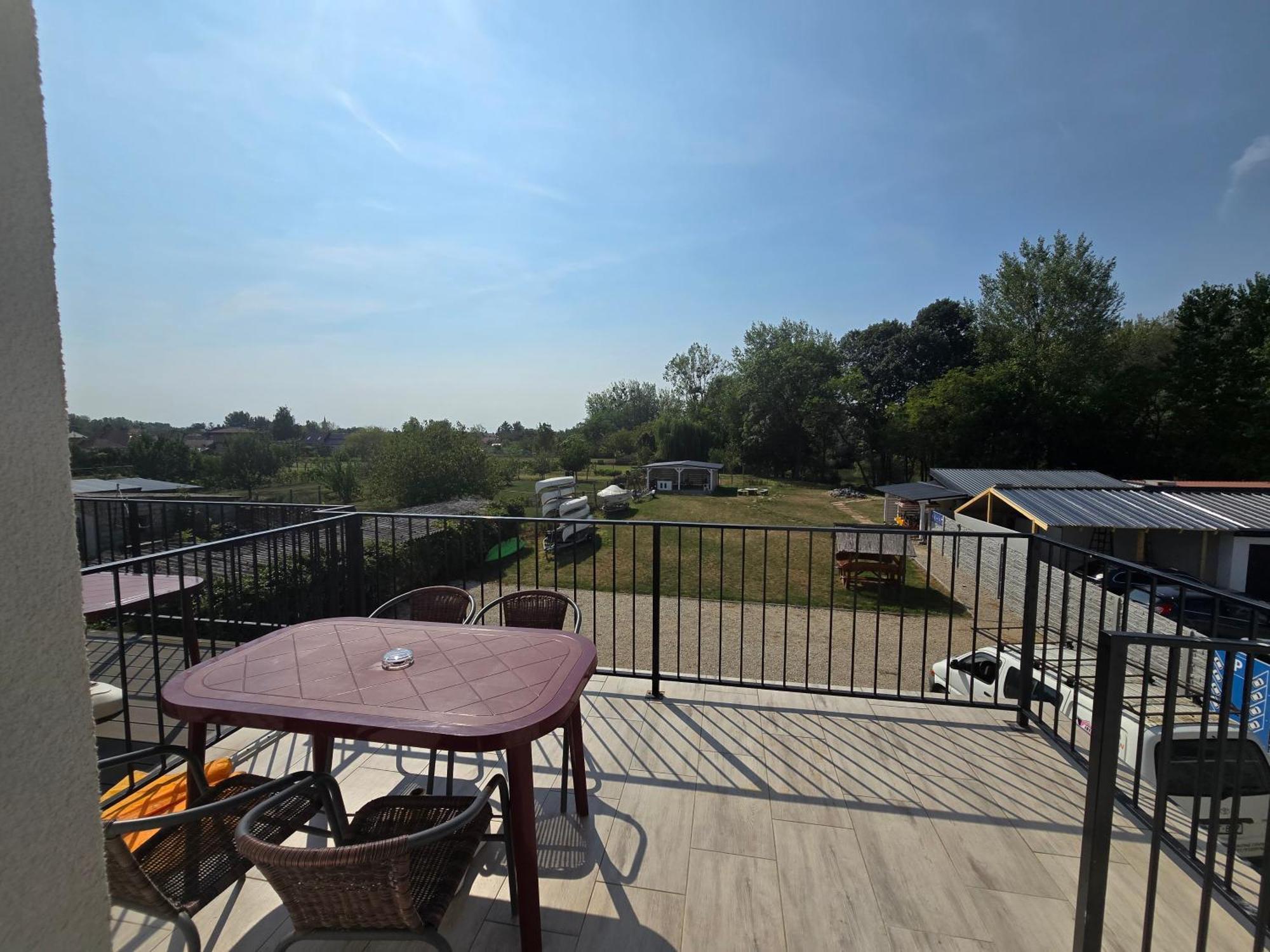 Duna-Beach Apartman Kimle Екстериор снимка